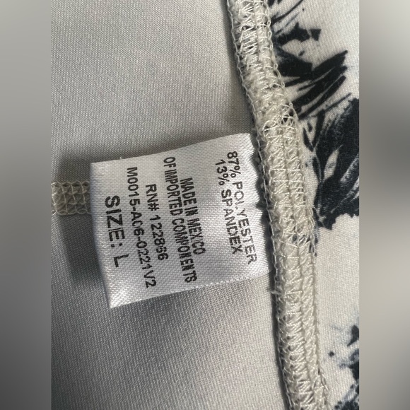 4 pairs of capri workout pants Large - Picture 7 of 11